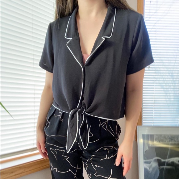 3 for $20 โจ Lush chiffon boxy tie top - Picture 3 of 7